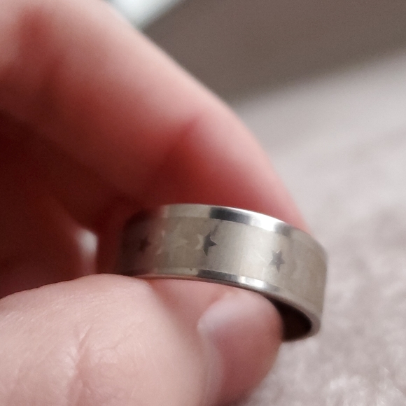 Star Ring. Stainless steel. Size 8. - Picture 4 of 4